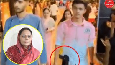 Padminiba Vala's son made a surprise appearance, entered the Garba with a revolver-like weapon