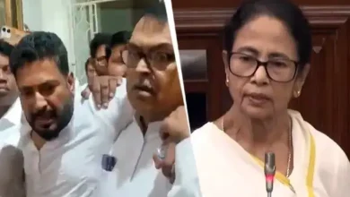 પશ્ચિમ બંગાળ વિધાનસભામાં માર્શલોએ ભાજપના ધારાસભ્ય શંકર ઘોષને બહાર કાઢ્યા.