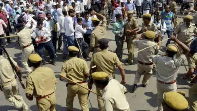 નંદુરબારમાં હિંસક આદિવાસી પ્રદર્શનકારીઓનો પોલીસ સાથે સંઘર્ષ.