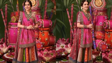 નીતા અંબાણી મલ્ટીકલર લહેંગા અને જ્વેલરી સાથે પોઝ આપતા