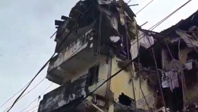 Elderly man dies, daughter-in-law injured as part of building collapses in Mumbra