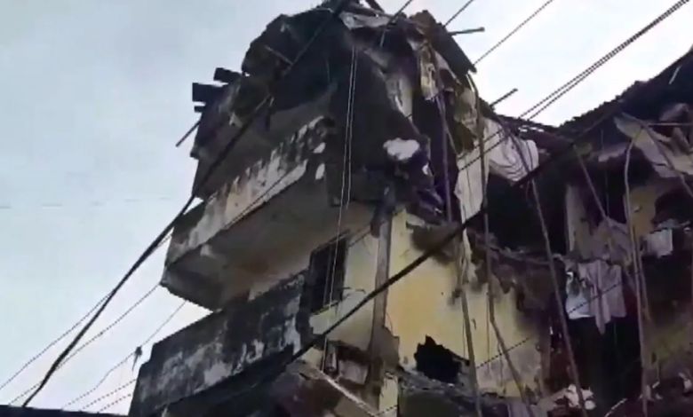 Elderly man dies, daughter-in-law injured as part of building collapses in Mumbra