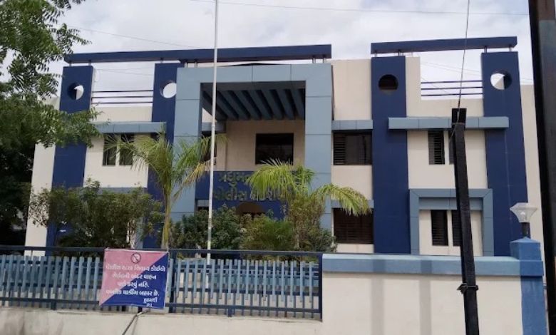 In Rajkot, an Instagram friend broke off a girl's engagement and threatened to kill her.