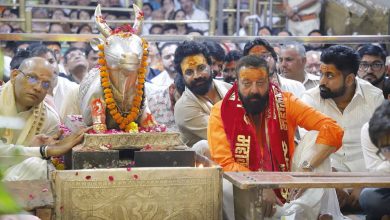 સંજય દત્ત મહાકાલેશ્વર મંદિરે દર્શન કરવા પહોંચ્યા, પણ યુઝર્સે પૂછ્યું- 'કઈ ફિલ્મ રીલિઝ થઈ રહી છે?'