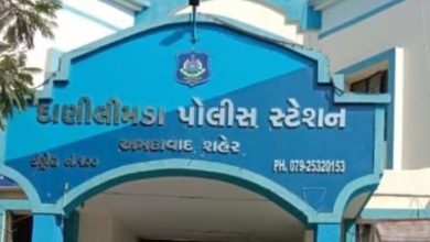 સમાધાનના બહાને પરિવારને બહાર રોકી રાખી દાણીલીમડામાં મકાન તોડી પડાયું; ૮ લોકો સામે ફરિયાદ