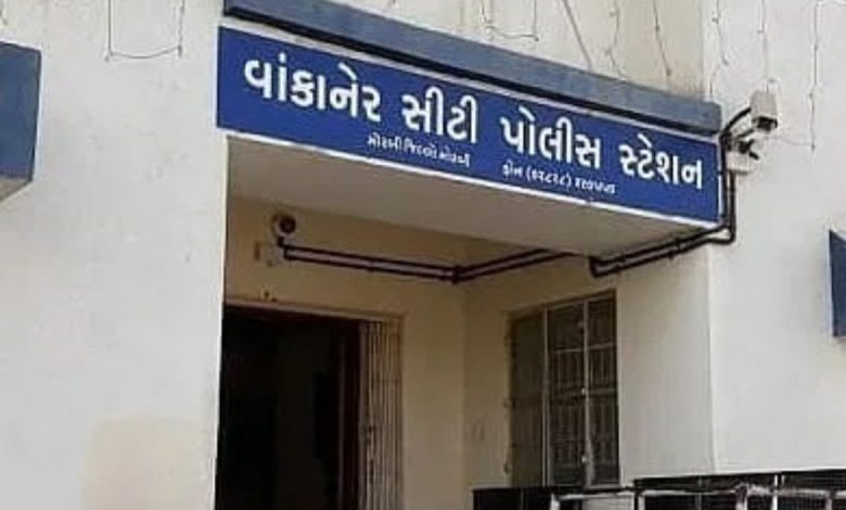 દિવાળીની રાત્રે લોહિયાળ ઝઘડો: વાંકાનેરમાં મિત્રનો વિવાદ પતાવવા ગયેલા યુવકની છરીના ઘા ઝીંકી હત્યા
