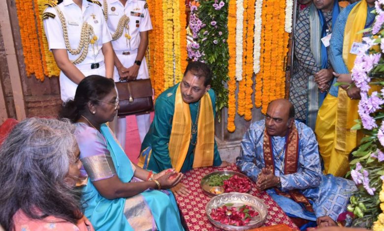 સોમનાથ બાદ હવે દ્વારકાધીશના શરણે રાષ્ટ્રપતિ: સુખ-શાંતિ માટે કરી પ્રાર્થના,