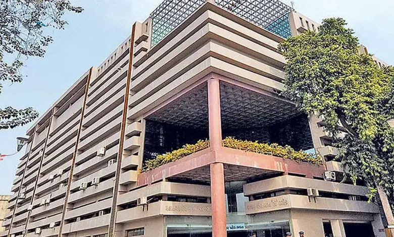 રાજ્યમાં ફેબ્રુઆરી મહિનામાં મહાનગરપાલિકાઓ અને સ્થાનિક સ્વરાજ્યની ચૂંટણી યોજાઈ શકે છે. સામાન્ય રીતે નગરપાલિકાઓના ફેબ્રુઆરી મહિનામાં બજેટ રજૂ થતા હોય છે