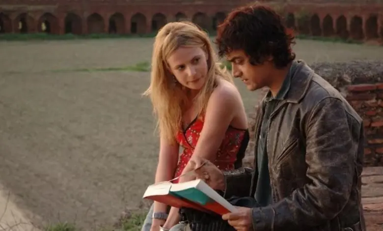 2006માં રિલીઝ થયેલી "રંગ દે બસંતી"એ તેની દમદાર વાર્તા અને ભાવનાત્મક ઊંડાણથી દર્શકોનું દિલ જીતી લીધું હતું. તેના પાત્રો આજે પણ લોકોને યાદ છે.