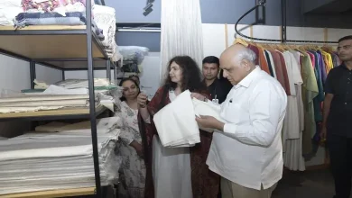 મુખ્ય પ્રધાન ભૂપેન્દ્ર પટેલે ગાંધી જયંતી પર ખાદીની ખરીદી કરી