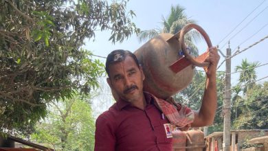 ચૂંટણી ભલે ગંદી રાજરમત બની ગઈ હોય, પણ બિહારનો આ કોમન મેન 20 વર્ષથી ઝંપલાવે છે