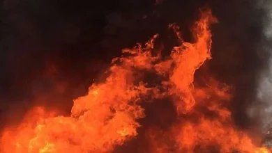 થાણેના વાગળે એસ્ટેટ સ્થિત પ્રથમેશ એપાર્ટમેન્ટની આગમાં નુકસાન પામેલા ફ્લૅટનો દ્રશ્ય