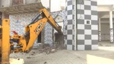 રાયાબુજુર્ગમાં તળાવની જમીન બનેલ ગેરકાયદે મસ્જિદ, મેરેજ હોલ પર તંત્રે ફેરવ્યુ બુલડોઝર