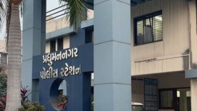 રાજકોટમાં 'હું પોલીસ છું' કહીને રેસકોર્સ પાસે ₹૩૨ લાખની લૂંટ, વેપારીને એક કલાક સુધી ગોંધી રાખી માર માર્યો