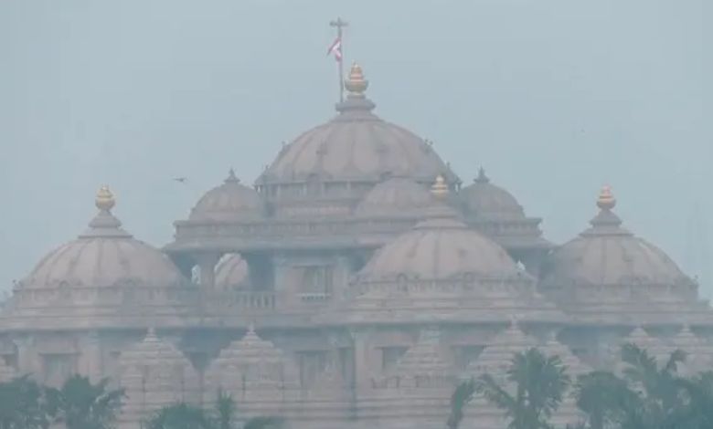 Air quality in Delhi-NCR 'severe' ahead of Diwali: AQI 426 in Akshardham