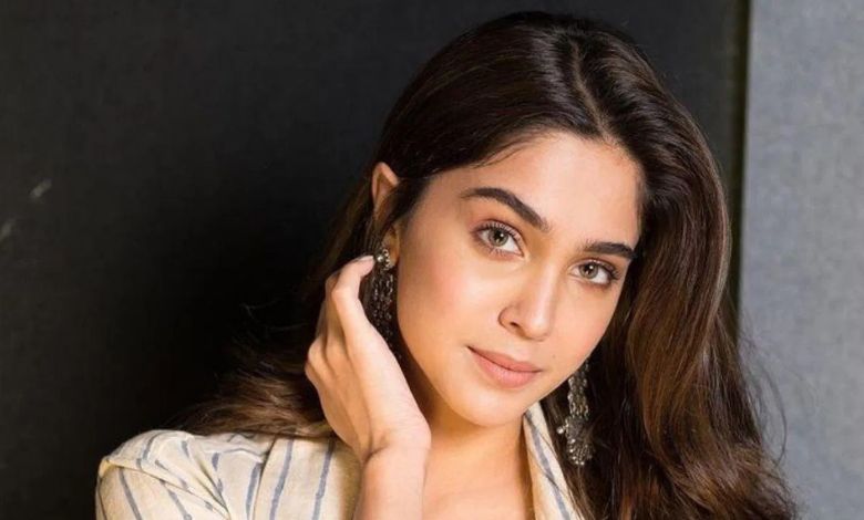 Rainbow of Entertainment: Sharvari Wagh This actress is moving forward in Bollywood at a slow but steady pace...