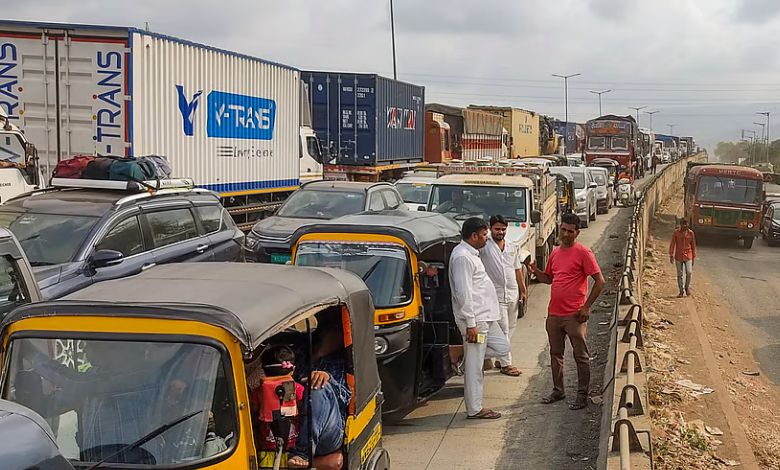 mumbai ahmedabad highway traffic jam