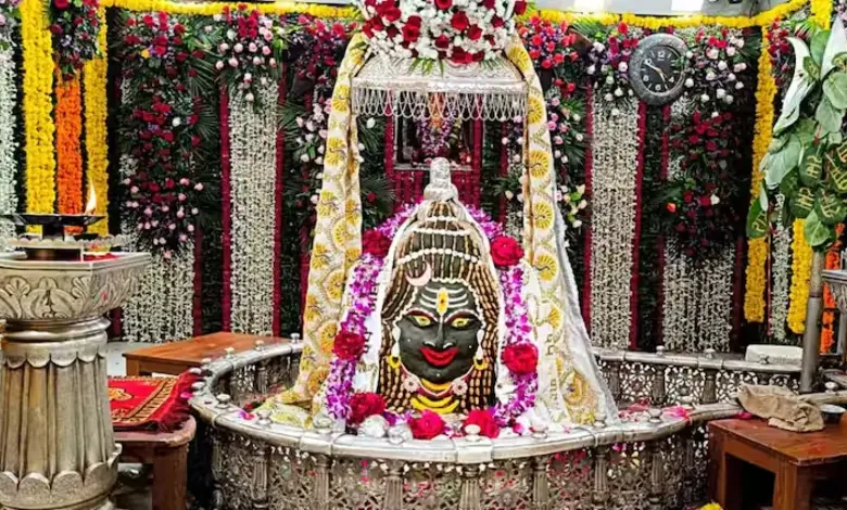 મધ્યપ્રદેશના ઉજ્જૈનમાં સ્થિત પ્રખ્યાત મહાકાલ મંદિરમાં વિશેષ સુવિધાઓ ઉમેરવામાં આવી રહી છે. જેમાં સીએમ ડૉ. મોહન યાદવે મહાકાલ લોક સંકુલમાં લાઇટ