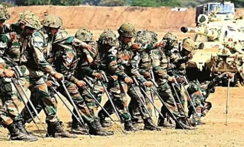 ભારતીય સશસ્ત્ર દળો દ્વારા અવારનવાર સૈન્ય અભ્યાસો હાથ ધરવામાં આવે છે. પહલગામ હુમલા બાદ ભારતીય સેના એલર્ટ થઈ ગઈ છે. જેથી ભારતીય સેનાએ