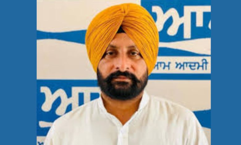 બંધૂકના જોરે અપહરણ, વીડિયો કોલ પર હત્યાનો આદેશ! AAP ધારાસભ્ય અને પરિવાર વિરુદ્ધ FIR