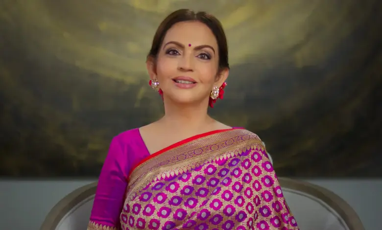 હેડિંગ વાંચીને તમે પણ વિચારમાં પડી ગયા હશો કે ભાઈસાબ રૂપિયા 1500 કરોડના ખર્ચે મુંબઈ ખાતે બનાવવામાં આવેલું એન્ટિલિયા પરિવારના લેડી બોસ નીતા અંબાણી (Nita Ambani)ની હેપ્પી