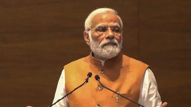 પહેલીવાર હું મારું દુઃખ વ્યક્ત કરી રહ્યો છુંઃ વડા પ્રધાન મોદીએ આમ કેમ કહ્યું નવી દિલ્હીઃ વડા પ્રધાન નરેન્દ્ર મોદી ઘણીવાર ભાષણ આપતા સમયે ઈમોશનલ થઈ જતા હોય છે. તેઓ જે પદ પર બેઠા છે ત્યાં બેસી તેમણે તેમના ઈમોશન્સ પર નિયંત્રણ રાખવાનું હોય છે અને એક મજબૂત અને સશક્ત નેતા તરીકે સતત કાર્યરત રહેવાનું હોય છે ત્યારે તાજેતરમાં એક ઈન્ટરવ્યુમાં મોદીએ પોતાના દિલની વાત રજૂ કરી છે.