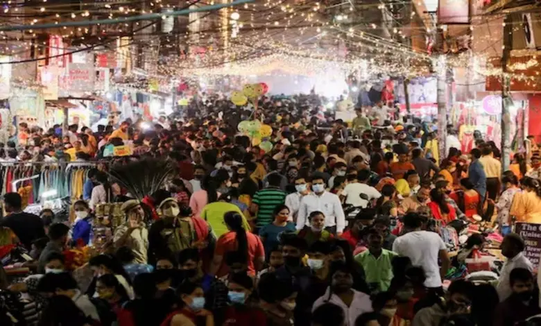 સારો વરસાદ થાય અને વરસ સારું જવાની આશા બંધાઈ ત્યારે માનવામાં આવે કે દિવાળી સારી જશે, દિવાળીમાં ખરીદી નીકળશે. આ વખતે વરસાદે તો લગભગ દિવાળી સુધી