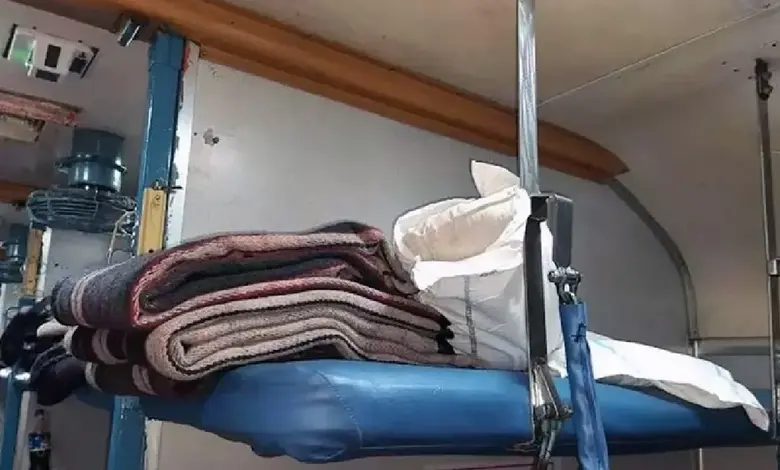 ઈન્ડિયન રેલવે (Indian Railway)એ દુનિયાનું વિશાળ અને વ્યસ્ત કહી શકાય એવું ચોથા નંબરનું રેલવે નેટવર્ક છે. ભારતીય રેલવે દ્વારા પ્રવાસીઓની સુવિધા માટે