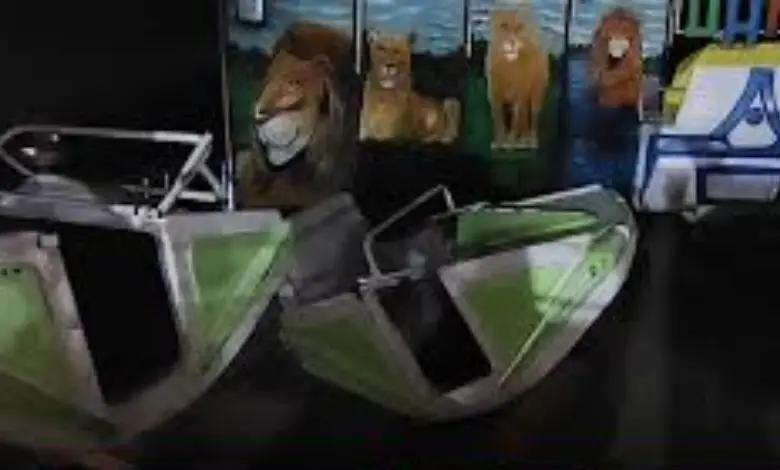 Shock as 'Break Dance' ride collapses at Jetpur's funfair! Couple enjoying Diwali seriously injured.