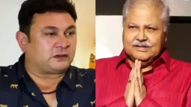 અભિનેતા સતીશ શાહ (Satish Shah) ની તસવીર જ્યારે તેઓ કેમેરા સામે જોઈને સ્મિત આપી રહ્યા છે