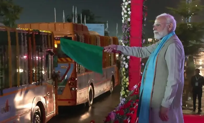 સરદાર વલ્લભભાઈ પટેલની ૧૫૦મી જન્મજયંતિના અવસરે નર્મદા જિલ્લાના કેવડીયા ખાતે આવેલા વિશ્વપ્રસિદ્ધ સ્ટેચ્યુ ઓફ યુનિટી ખાતે વડા પ્રધાન નરેન્દ્ર મોદીના હસ્તે રૂ.૩૦ કરોડના