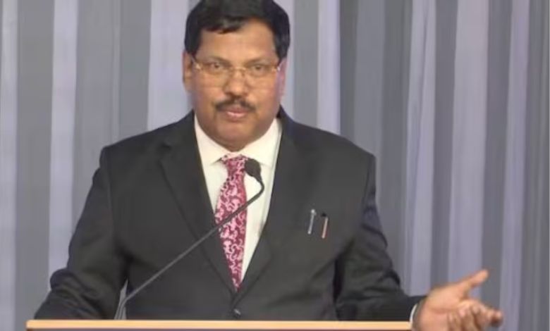 સોશિયલ મીડિયા પર 'નિયંત્રણો' આવશે? CJI પર જૂતું ફેંકવા મામલે સુપ્રીમ કોર્ટે કરી આવી ટીપ્પણી