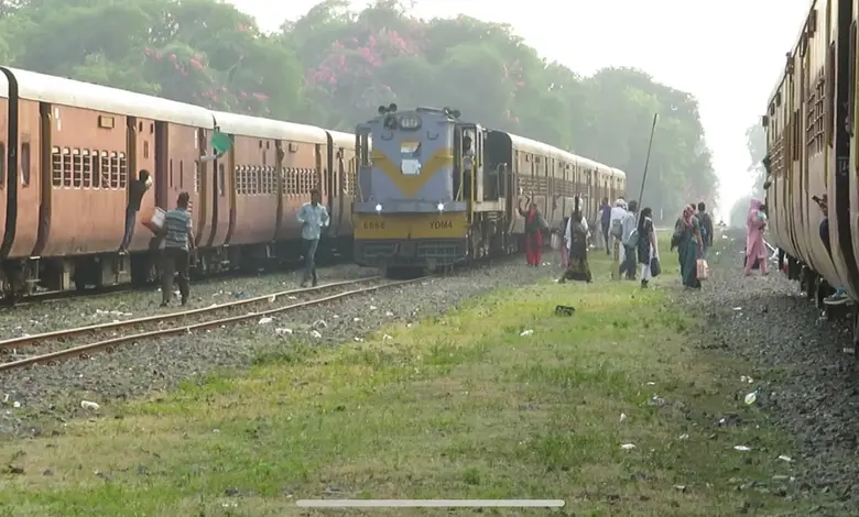 તાલાલામાં મીટરગેજ ટ્રેનના માત્ર 3 ડબ્બા હોવાથી મુસાફરોને ભારે હાલાકી, ડબ્બા વધારવા માંગણી