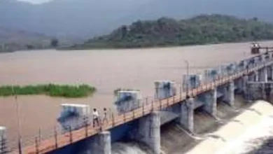 તાનસા અને મોડક સાગર બંધ પર પાણીની સપાટી પર તરતો સોલાર પાવર પ્લાન્ટનું દૃશ્ય.