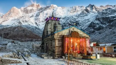 ઉત્તરાખંડમાં આવેલા કેદારનાથના દ્વાર આજથી બંધ કરી દેવામાં આવ્યાં છે. આ દરમિયાન કેદારનાથ ધામમાં મોટી સંખ્યામાં ભક્તોની ભીડ પણ જોવા મળી હતી.