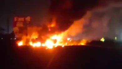 A massive fire broke out due to an accident involving a truck loaded with LPG cylinders on the Jaipur-Ajmer highway, fortunately no casualties were reported.