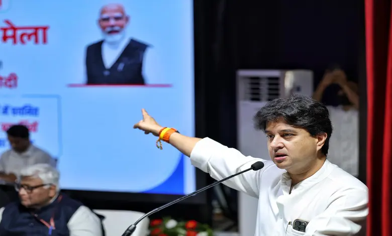 વડોદરાના કાર્યક્રમમાં મોડા આવવા બદલ જ્યોતિરાદિત્ય સિંધિયાએ સાંસદ અને મેયરને ખખડાવ્યા