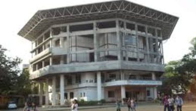 Students should not wear tilak and chandlas at Mrs. Kantaben Shantilal Gandhi School in Kalyan, Thane district.