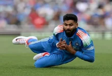 ક્રિકેટર શ્રેયસ ઐયર પાંસળીની સર્જરી બાદ સિડનીની હોસ્પિટલમાં આરામ કરતા