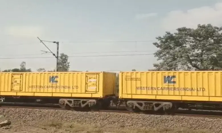 A major train accident was averted near Godhra due to a broken power cable, the vigilance of villagers saved the lives of many passengers