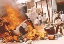 ગુજરાતમાં થયેલા 2002ના રમખાણો અંગે અત્યારે પણ ચર્ચા કરવામાં આવે છે. કોર્ટે 2002ના રમખાણ કેસમાં ત્રણ આરોપીને નિર્દોષ જાહેર કર્યા હતાં. આ ત્રણેયની સામે એક