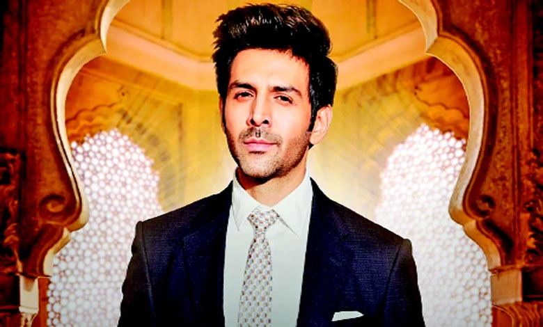 મનોરંજનનું મેઘધનુષઃ બોલિવૂડમાં ખાન ત્રિપુટી ને અક્ષય કુમારને ટક્કર આપતો `લવરબોય'ની ઈમેજવાળો કલાકાર કાર્તિક આર્યન