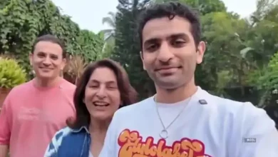 દિલ્હીમાં ચાટની મુલાકાત દરમિયાન અભિનેત્રી અર્ચના પુરણ સિંહ, તેમના પતિ પરમીત સેઠી અને પુત્ર આર્યમન સેઠીની તસવીર