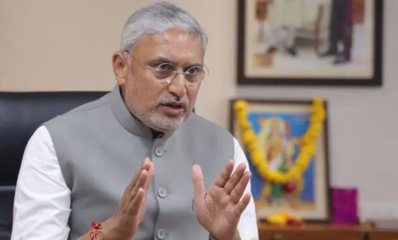 ગુજરાત ભાજપ પ્રદેશ પ્રમુખ જગદીશ વિશ્વકર્મા સુરતમાં ધર્મ પરિવર્તન સામે ભાષણ આપી રહ્યા છે