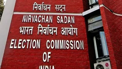 ગુજરાતમાં ચૂંટણી પંચની કામગીરી દરમિયાન તણાવ અને થાકને કારણે બેભાન થયેલા અથવા મૃત્યુ પામેલા BLO શિક્ષકો.