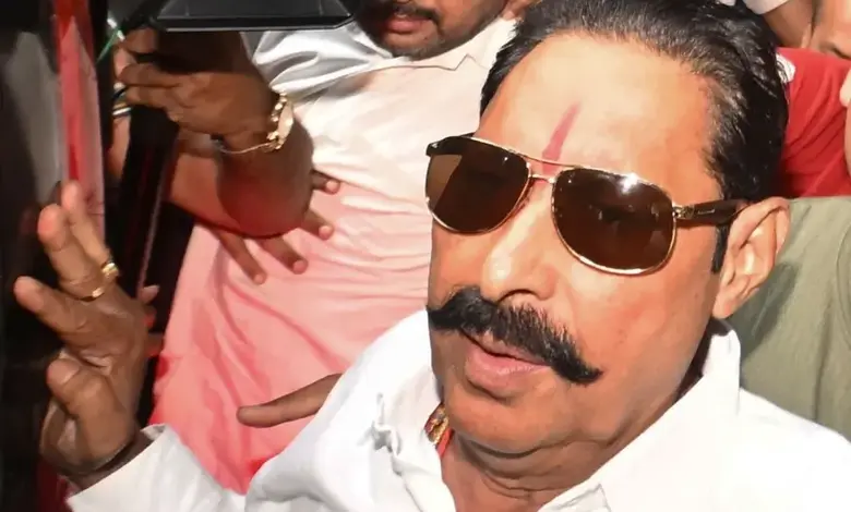 બિહાર વિધાનસભા ચૂંટણીમાં એનડીએ સરકારે સારો માર્જિન મેળવ્યો છે, પરંતુ આ ચૂંટણીના પરિણામમાં કેટલીક બેઠકો અત્યારે ચર્ચાનું કેન્દ્ર બની છે. બિહારના બાહુબલી નેતા