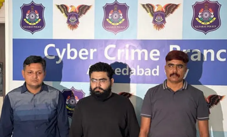 આંતરરાજ્ય સાયબર ફ્રોડ કેસમાં ઝડપાયેલા ભાવનગર જિલ્લા NSUI પ્રમુખ અર્શમાન ખાનની તસવીર.