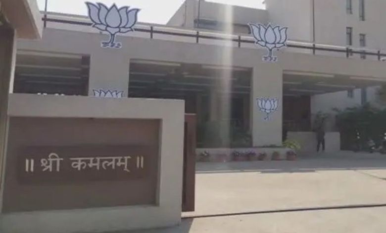 ભૂપેન્દ્ર પટેલ સરકારના ખેડૂતો માટેના પેકેજથી નારાજ દિગ્ગજ નેતાનું ભાજપમાંથી રાજીનામું