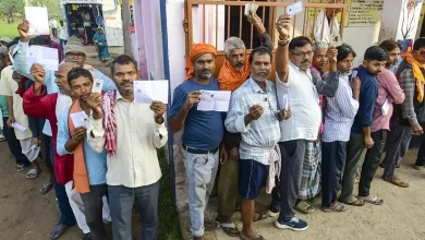 બિહાર વિધાનસભા ચૂંટણીમાં પહેલા તબક્કામાં ભારે મતદાન થયું છે. બિહારમાં 18 જિલ્લાની કુલ 121 બેઠક મોટી સંખ્યામાં લોકોએ મતદાન કરીને પોતાની ફરજ નિભાવી હતી.