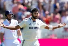 જસપ્રીત બુમરાહ સાઉથ આફ્રિકા સામેની ટેસ્ટ મેચમાં 5 વિકેટ લઈને ઉજવણી કરી રહ્યો છે, જેણે ભાગવત ચંદ્રશેખરની 16મી પાંચ-વિકેટની સિદ્ધિની બરાબરી કરી.